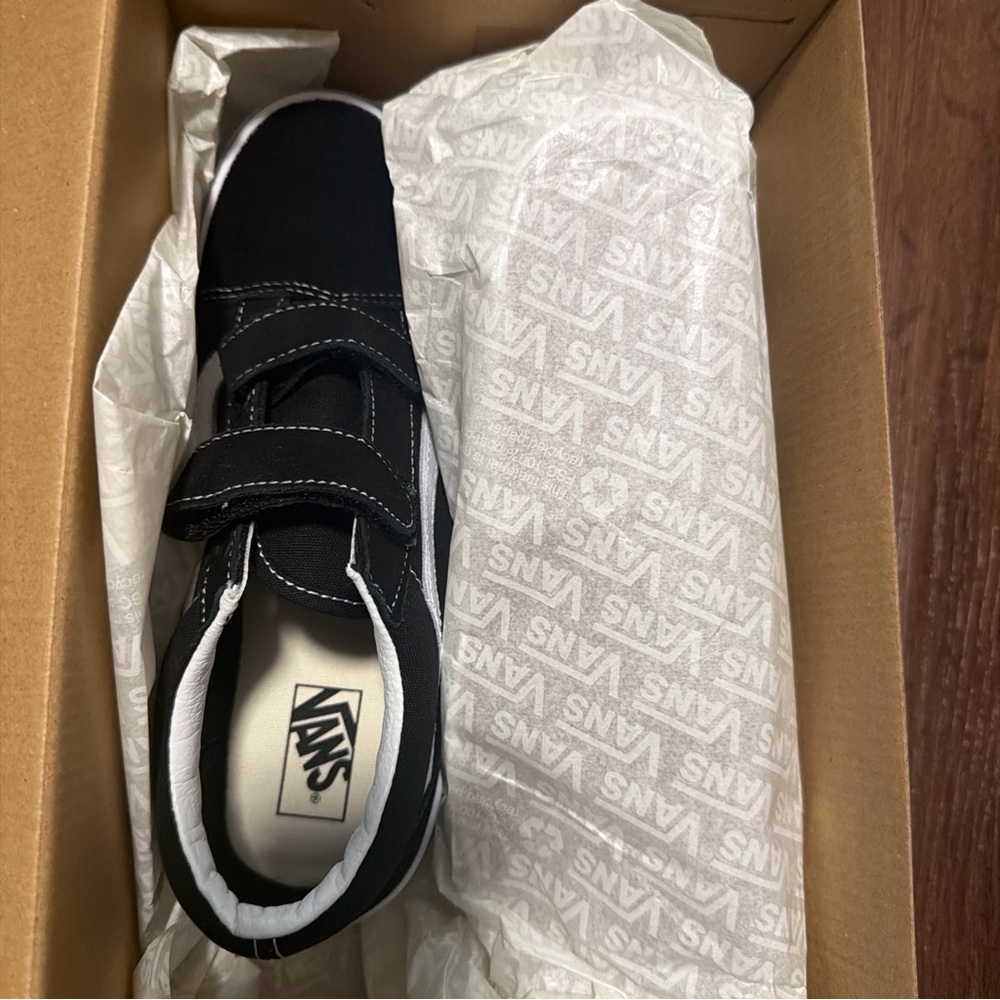 Vans Old Skool V Black/White Suede/Canvas Sz 5.5M - Picture 1 of 3